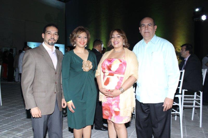 Luis Garrido Lissette Luciano Wendy Salazar y Luis Sanquintin