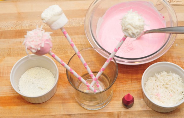 Marshmallow-Pops-cute-ideas-for-Valentines-Day-Marshmallows-Dipping